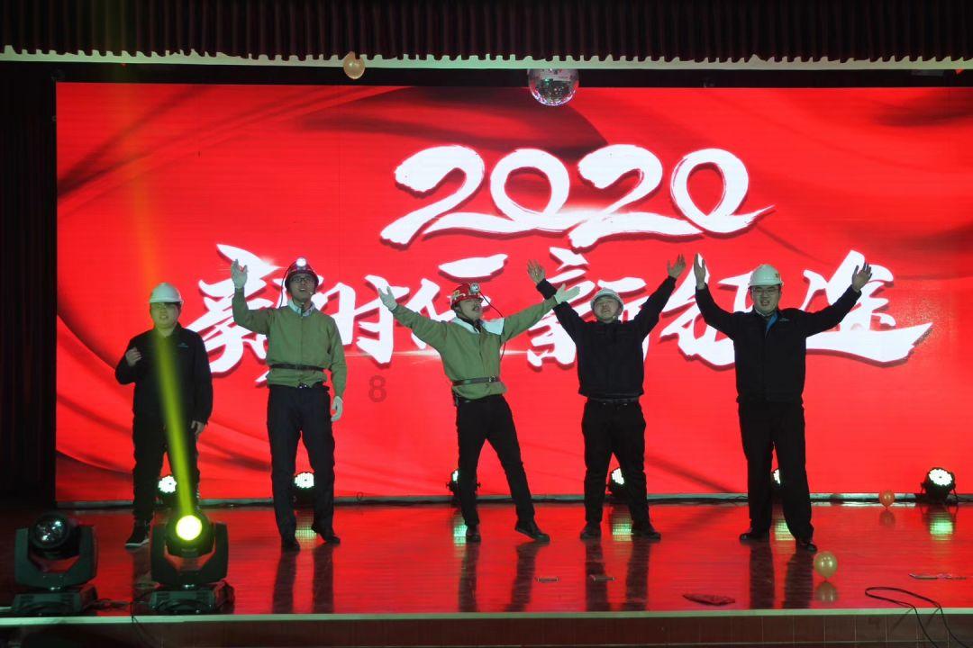 男朋友想去见我父母。交往一年没送过什么可以带他去见爸妈吗？游戏画面